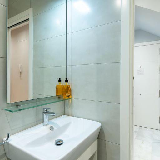 Coqueto Apartamento Para Descubrir Sevilla Luaran gambar